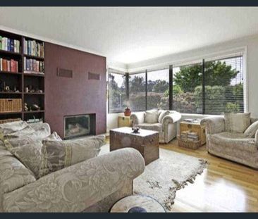 Large Family House Featuring a Beautiful Pool - Photo 4