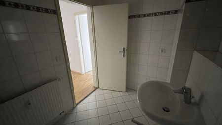 1. OG/ großes Wohnzimmer + Balkon / Stellplatz mögl. ! - Photo 2