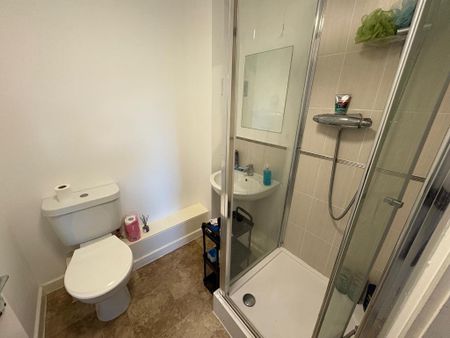 2 bedroom flat to rent - Photo 2