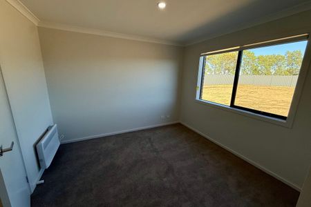 Brand new 4 bedroom home - Photo 2