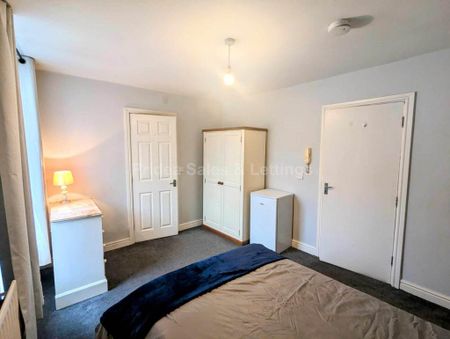 1 bedroom in a house share to rent - Photo 2