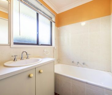 Three Bedroom Family Home in a Quiet, Established Neighbourhood - Photo 6