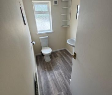 2 bedroom semi-detached house to rent - Photo 4