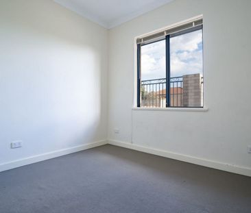 Low Maintenance, Central Location - Photo 4
