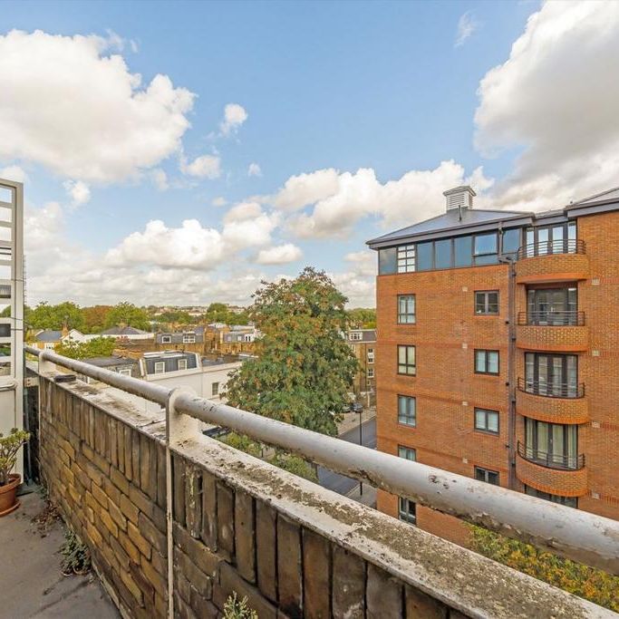 4 bedroom flat to rent - Photo 1