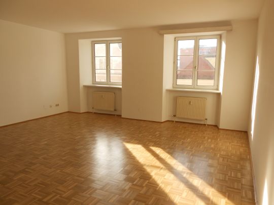 Ideal für Singles - sonnige Garconniere am Stadtplatz 40, Top 12 ab sofort zu vermieten - Photo 1