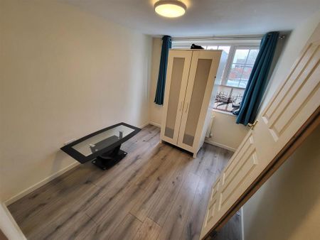 5 bedroom semi-detached house to rent - Photo 5