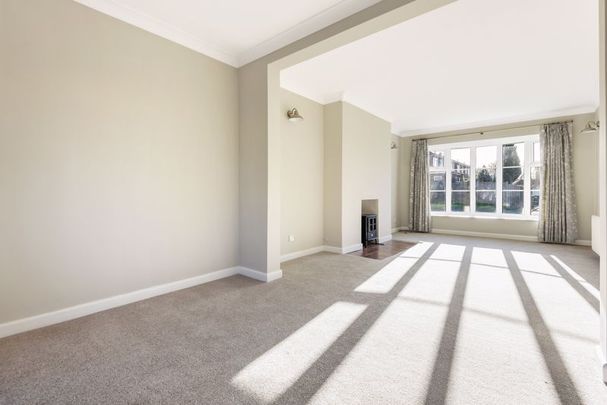 Court Close, Liphook - 3 bedrooms Property for lettings - Seymours - Photo 1