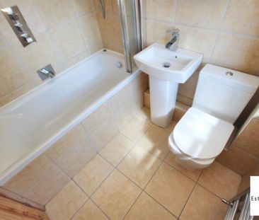 3 Bedroom House - Mid Terrace To Let - Photo 3