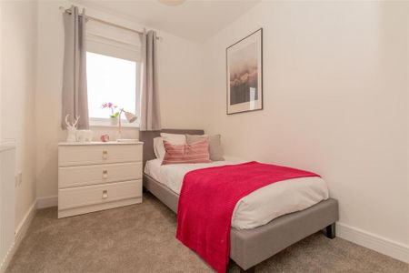 3 bedroom semi-detached house to rent - Photo 2