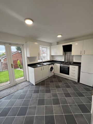 Two Bedroom Town House to Rent in Bolton - Photo 4