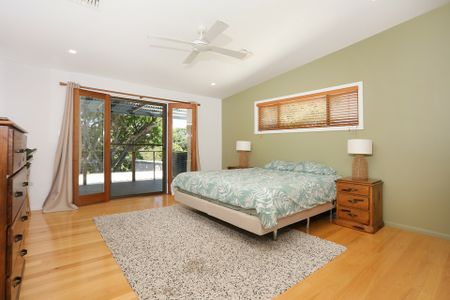 5 BEDROOM HOME WITH FREE STANDING ONE BEDROOM GRANNY - Photo 4