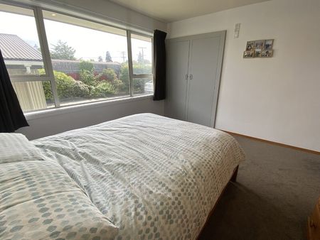 Lovely 3 Bedroom Home in Sockburn! - Photo 2