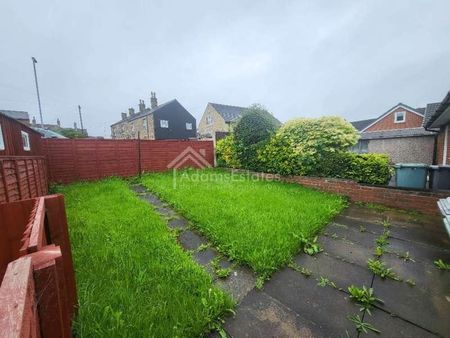 Squirrel Hall Drive, Dewsbury, WF13 - Photo 4