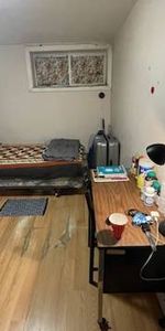 single basement room near Yorkdale Subway station - Photo 4