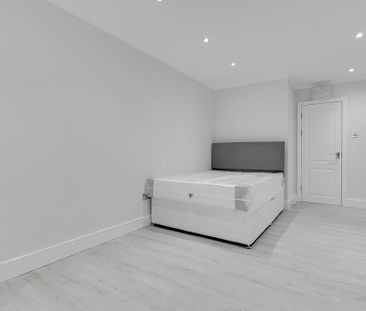 Ravenscroft Avenue, London, NW11 - Photo 2