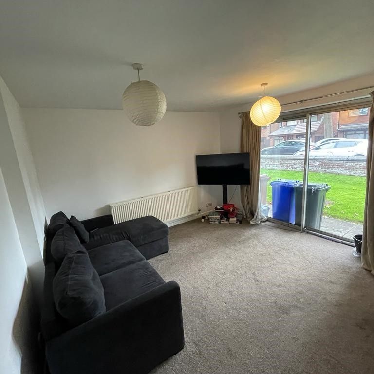 2 Bed Flat, Kingsbrook Court, M16 - Photo 1