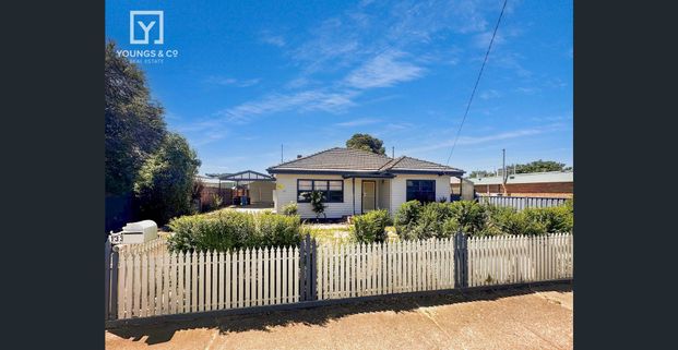 Perfect Location- Close to CBD - Photo 1