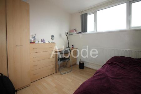 3 bedroom flat to rent - Photo 3