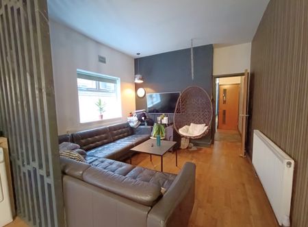 7 Bed Terraced House, Moss Lane East, M14 - Photo 2