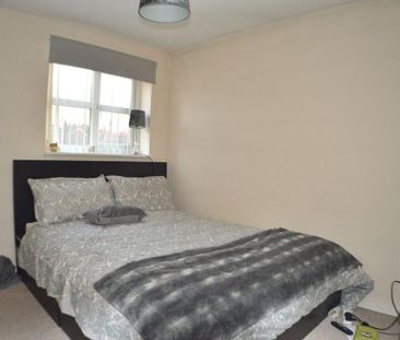 2 bedroom mews to rent - Photo 4