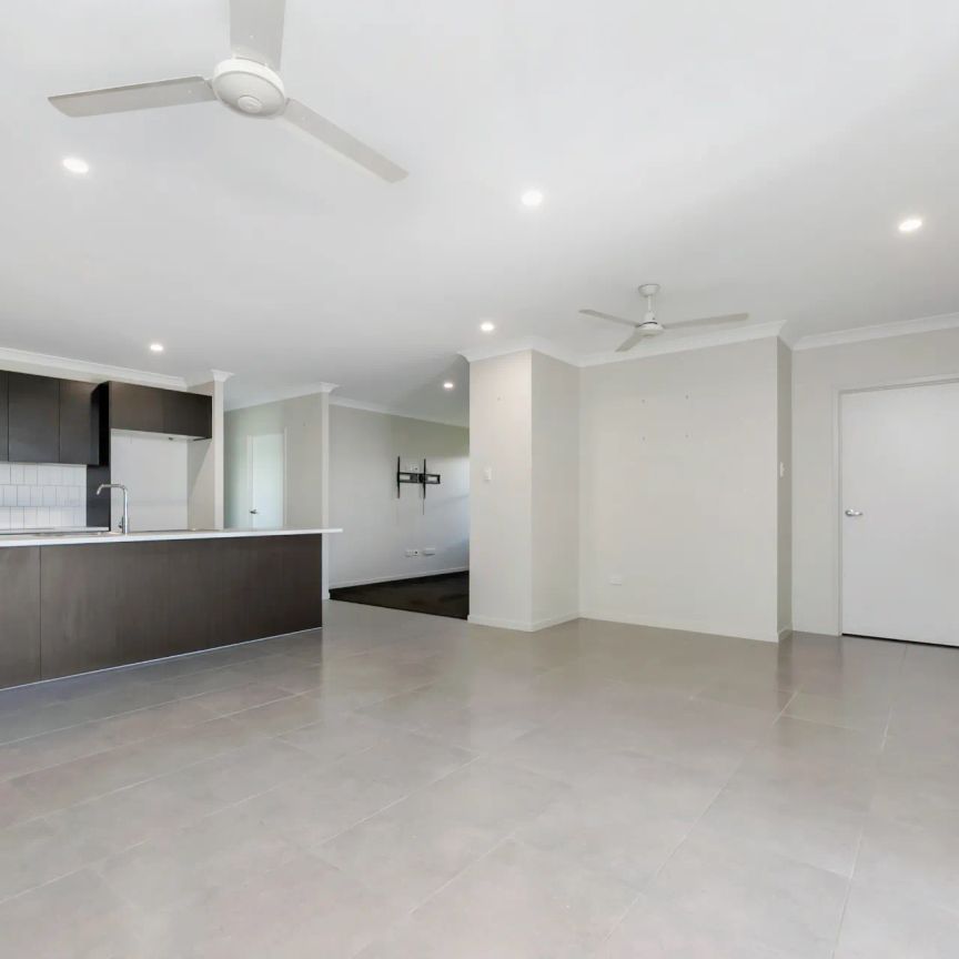 4 Barnfield Street, Mount Low. - Photo 1