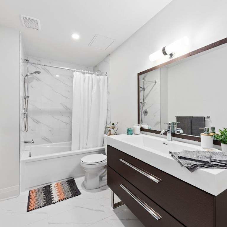 5885 Cavendish Boulevard, Montréal, QC - Photo 1