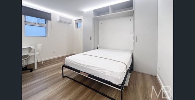 FULLY FURNISHED SELF-CONTAINED MODERN STUDIO WALK TO METRO - Photo 1