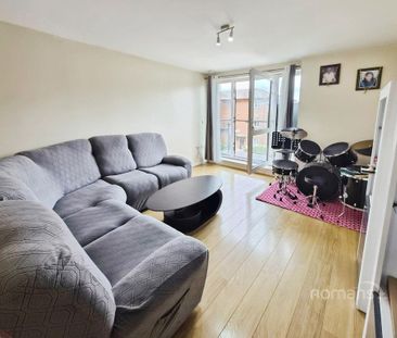 2 bedroom flat to rent - Photo 2
