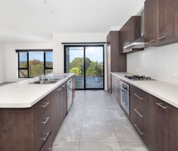 BEAUTIFUL FOUR BEDROOM HOME IN BLACK HILL - Photo 2