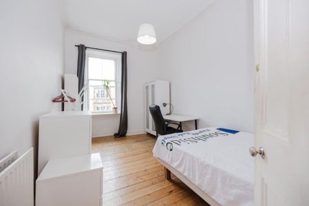 3 bedroom flat to rent - Photo 4