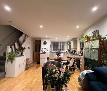 3 Bed Semi-Detached House, Searles Close, SW11 - Photo 5