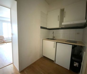 AU COEUR DU CENTRE VILLE DE TROYES, JOLI APPARTEMENT T1 MEUBLÉ DE 24M² - Photo 2