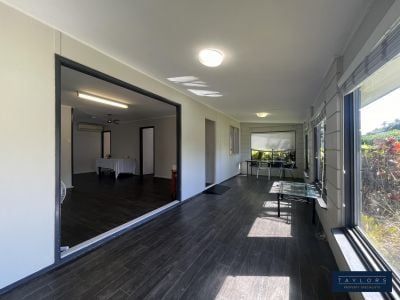 2 Bedroom Home Close to Cannonvale Beach - Photo 1