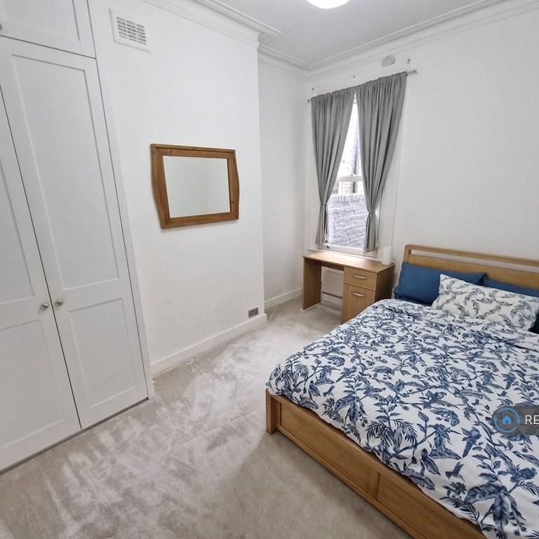 1 bedroom in a flat share to rent - Photo 1