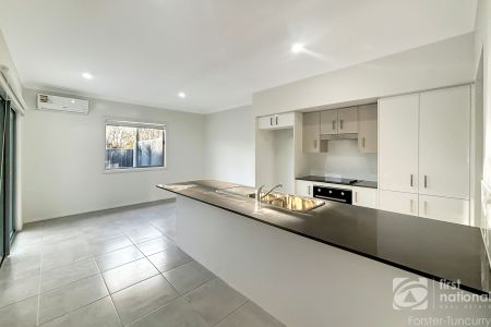 Feel The Ease Of Living In Your Stylish 4 Bedroom Villa - Photo 3
