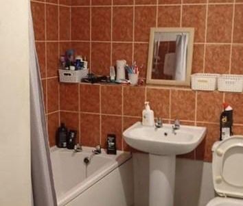 1 bedroom in a house share to rent - Photo 3