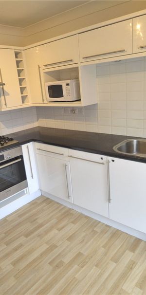 Regent Court, Reading Regent Court, Reading - Photo 2