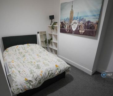 4 bedroom semi-detached house to rent - Photo 4