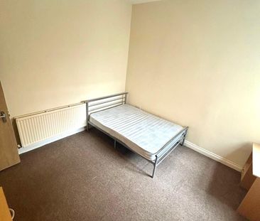 11 Bedroom Student Home – Llanbleddian Gardens - Photo 4