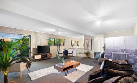 Stunning Family Home With Bay Views! - Photo 4