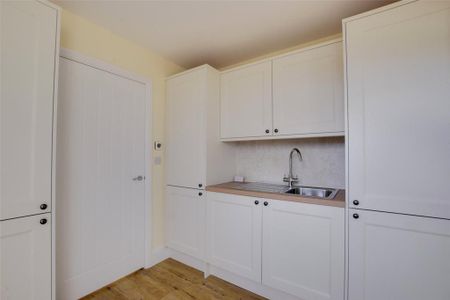 3 bedroom detached house to rent - Photo 3