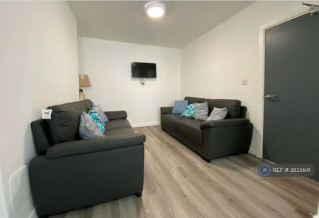 1 bedroom in a house share to rent - Photo 2