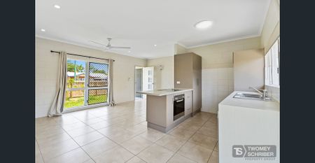 Charming 2-Bedroom Duplex - Photo 3