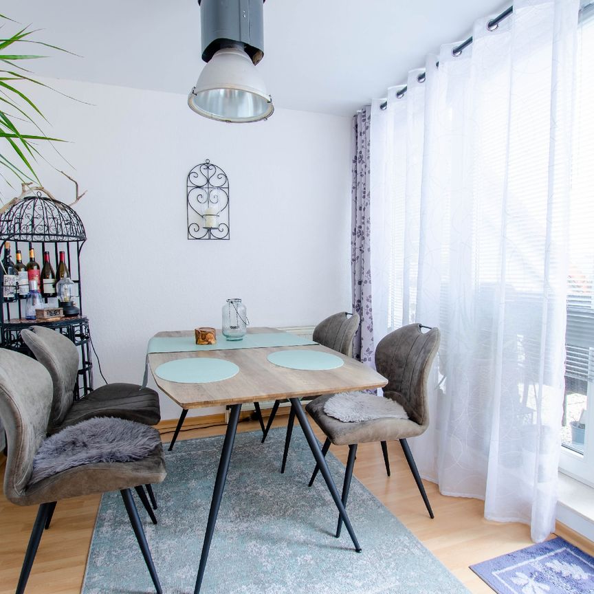 Moderne 2 Zimmer-Wohnung im Dachgeschoss mit Loggia und Stellplatz - Photo 1