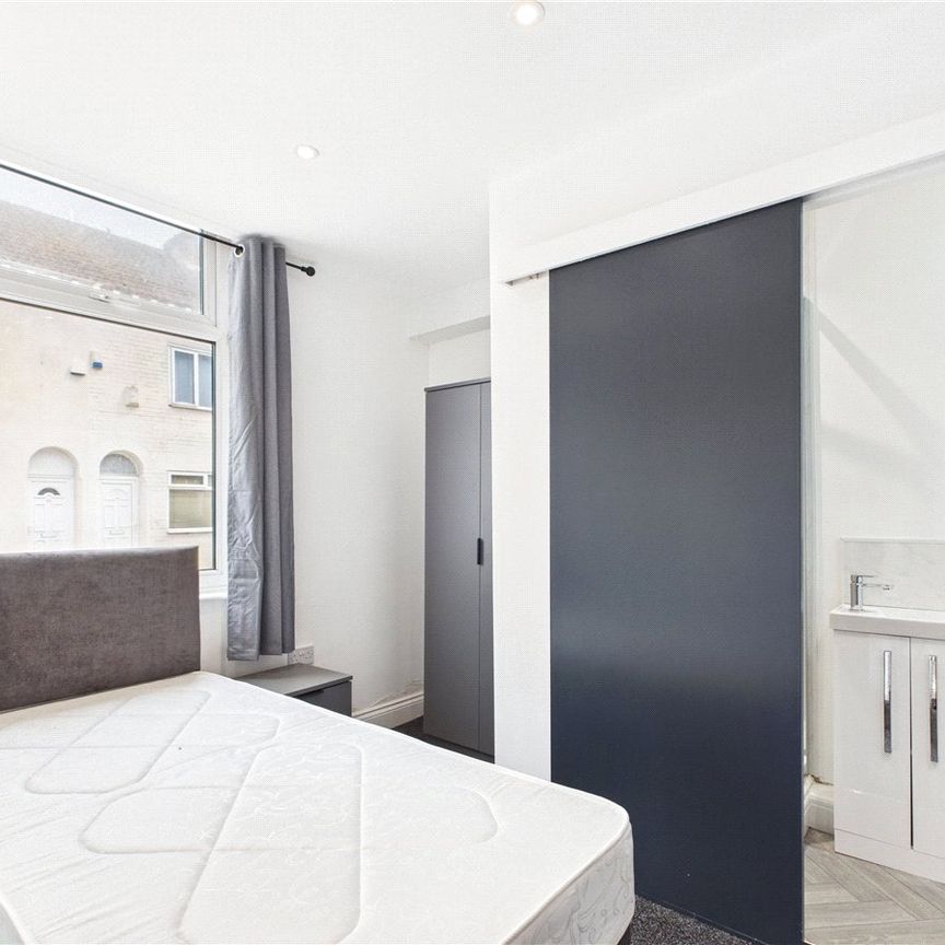 Room 1 - Photo 2
