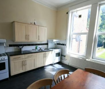 7 Bed - 31 Richmond Road, Headingley, Leeds - LS6 1BX - Student - Photo 4