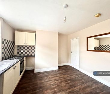 2 bedroom end of terrace house to rent - Photo 2