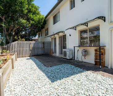 New Renovated Modern Three-Bedroom Townhouse - Photo 6