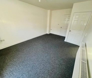 2 bedroom end of terrace house to rent - Photo 2